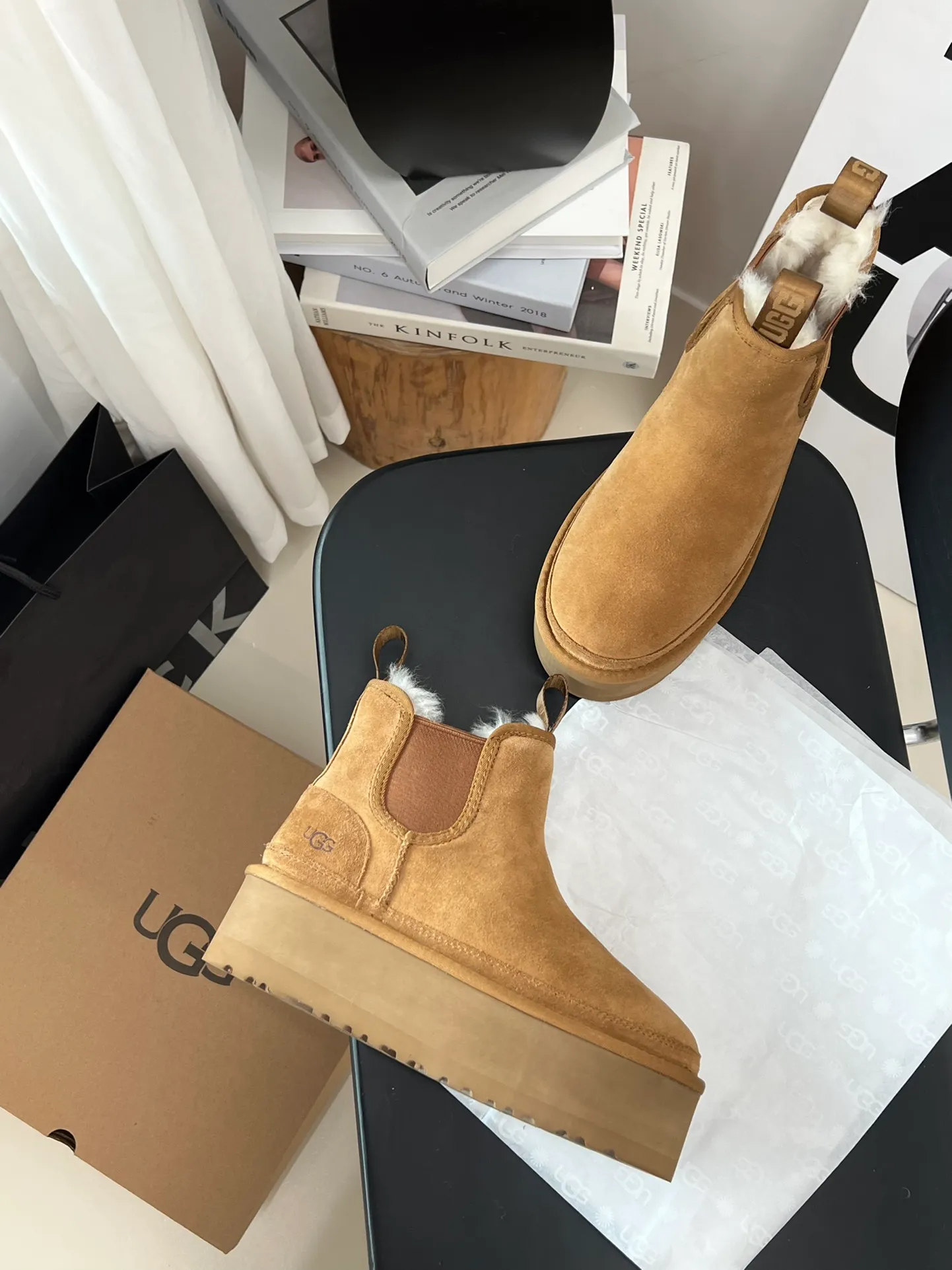 💰560 UGG sheepskin all-in-one snow boots Chelsea boots UGG 4526 Autumn and winter new women's casual and comfortable thick-soled Chelsea fashion boots star same style 1134526 Color: black maroon gray Size: 35-40